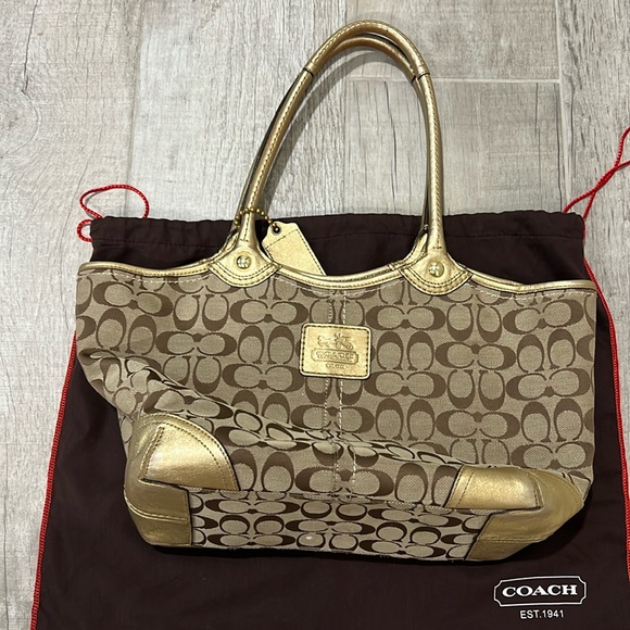 Coach shoulder purse - Picture 2 of 13